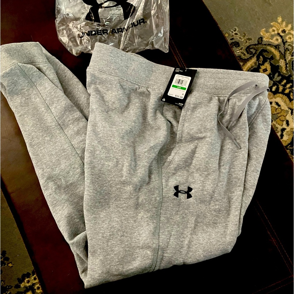 NWT Men’s Under Armour Joggers - large